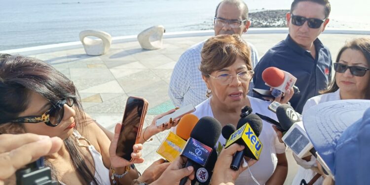 Embellecen el puerto ante llegada del primer crucero turístico