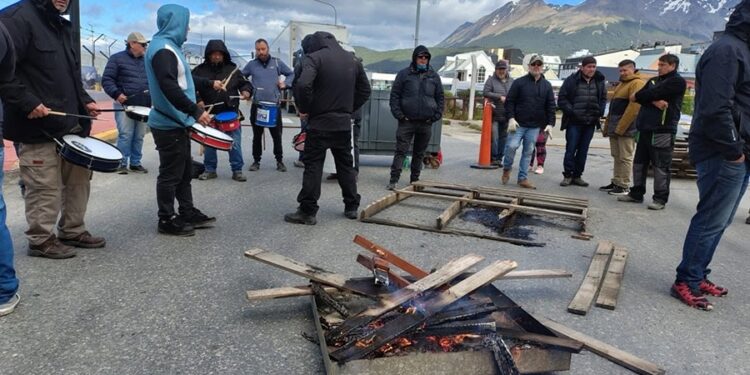 Empresarios reclaman garantías para proteger la temporada de cruceros en el puerto