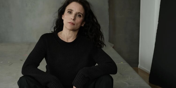 On the Podcast: Julia Louis-Dreyfus on Making Her Broadway Debut and Going to Therapy With Her Mother