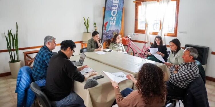 Reunión de trabajo entre autoridades de Turismo de Esquel