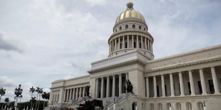 Estados Unidos refuerza sanciones y limita viajes de estadounidenses a Cuba