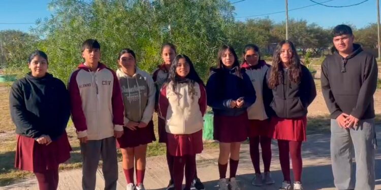 Los alumnos del Colegio Agrotécnico Nº 3 República de Venezuela, de Herrera (Santiago del Estero).