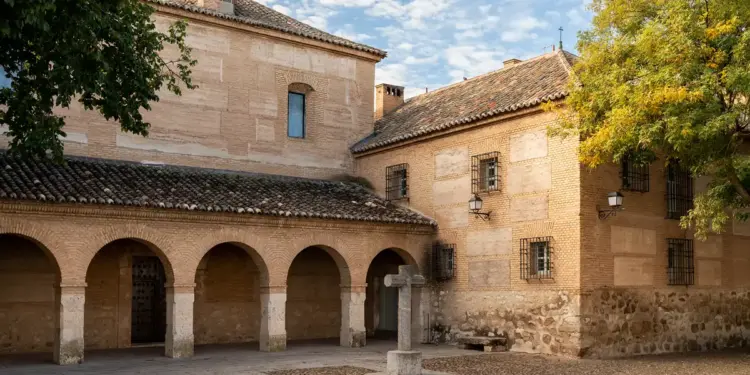 El parador de Castilla-La Mancha que este mes ofrece visitas nocturnas al Siglo de Oro