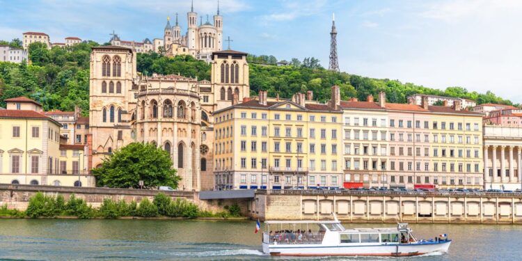 Viajar en septiembre con poco dinero: destinos baratos, poco masificados y con buen tiempo