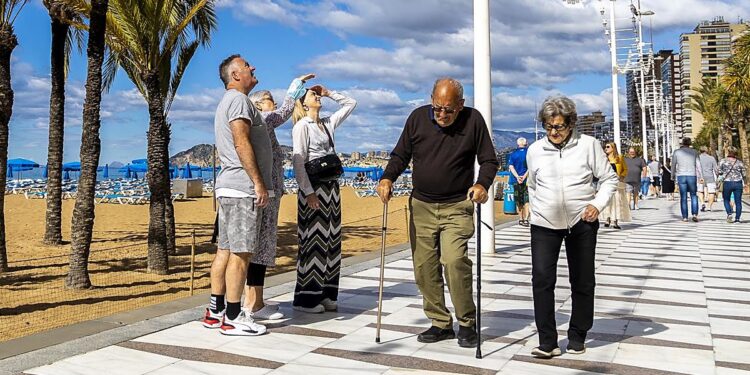 El Imserso en crisis: hoteles y agencias de viaje piden más frente a la demanda récord de solicitudes