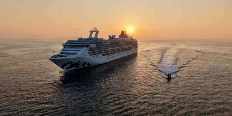 Huracán Polo desvía a Mazatlán al crucero Island Princess con casi 3 mil personas