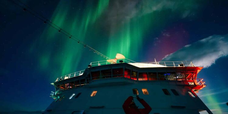 Hurtigruten presenta «Northern Delights», un viaje a la frontera helada del Ártico Norte