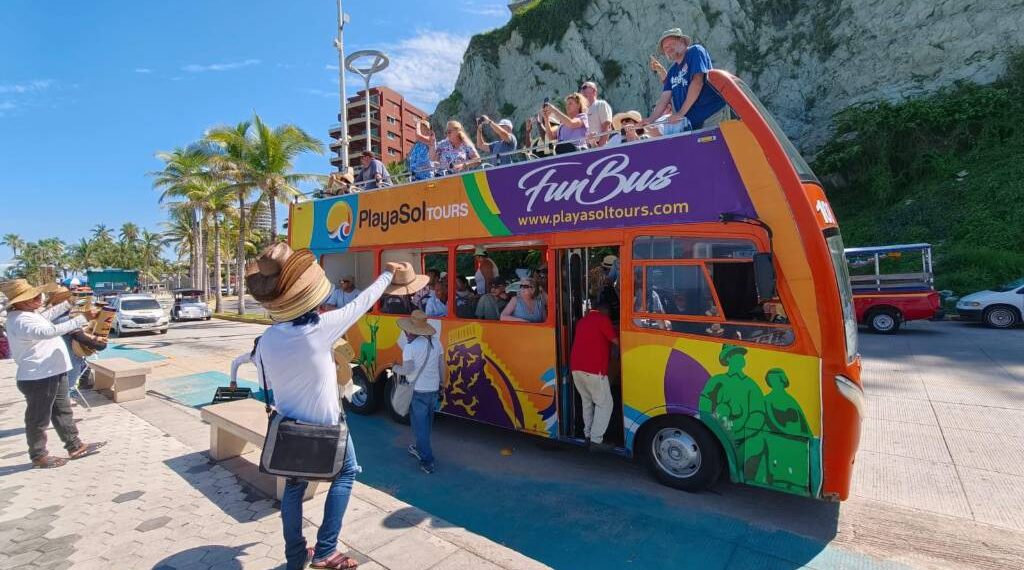 Cruceristas impulsan los servicios turísticos en Mazatlán