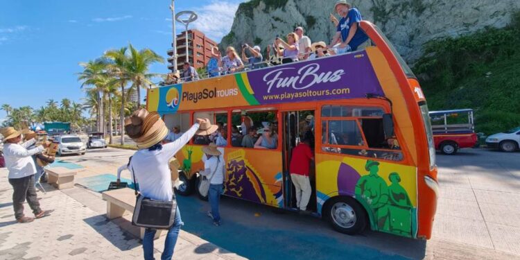 Cruceristas impulsan los servicios turísticos en Mazatlán