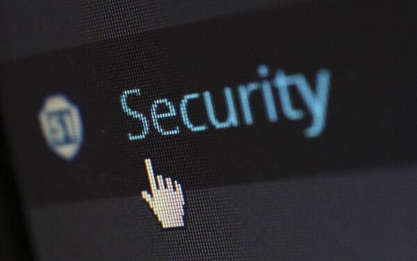 Agentes de IA y ciberataques: los nuevos riesgos para hoteles, agencias y transporte