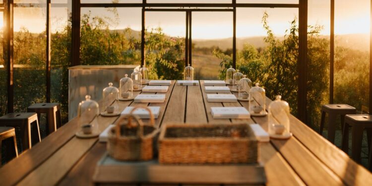 El rincón de Galicia donde la tierra y el Atlántico se encuentran: un viaje entre aromáticas, alambiques y tradición