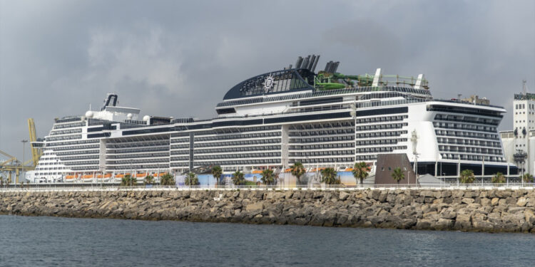 La patronal de cruceros ve «desproporcionado» el aumento de la tasa a cruceristas aprobado en Barcelona