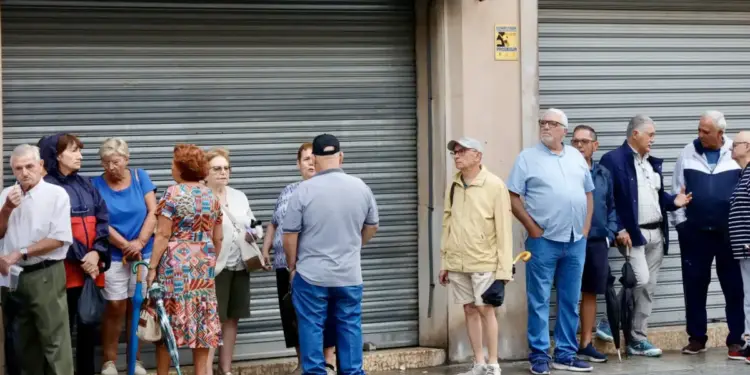 Las agencias estallan ante el colapso del Imserso: «Lo de esta mañana ha sido la gota que colma el vaso»