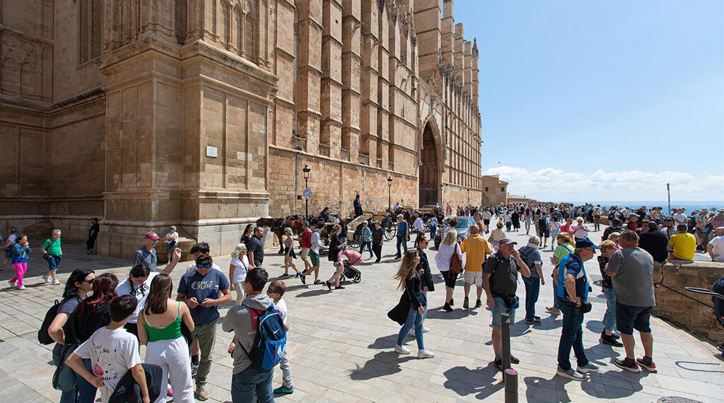 Los españoles realizaron casi un 1% menos de viajes durante el mes de julio