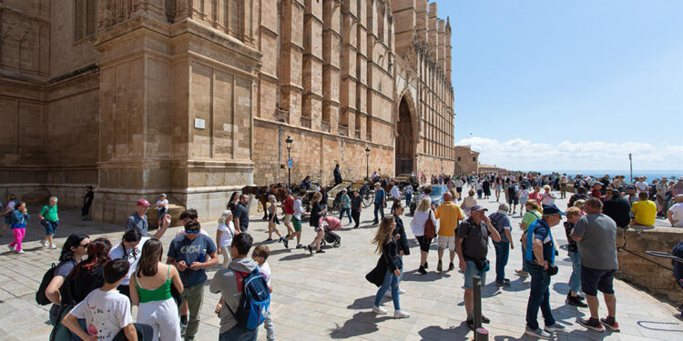 Los españoles realizaron casi un 1% menos de viajes durante el mes de julio