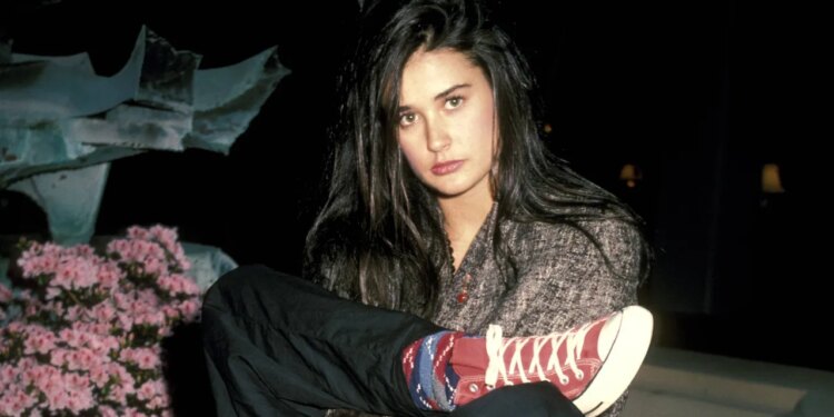Los tenis de colores de los 80 regresan con jeans, pantalones y vestidos en septiembre 2026