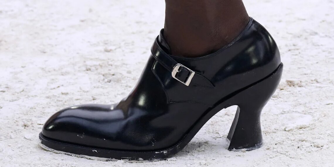 Los botines de tacón kitten, estilo años 90, que debes llevar en otoño 2026, según Mango, Massimo Dutti y H&M