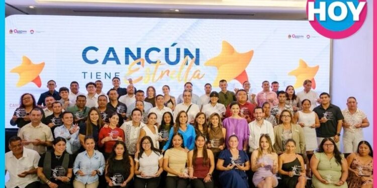 Mara Lezama reconoce a 44 "Estrellas del Turismo" en Cancún