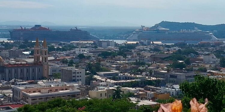 Mazatlán recibe doble visita de cruceros con más de 8 mil visitantes entre pasajeros y tripulantes