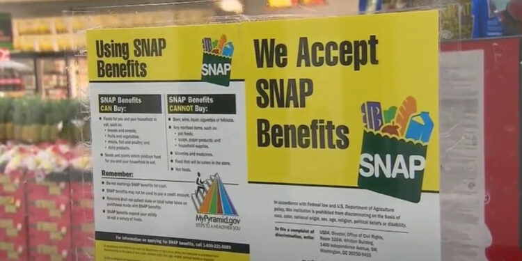 Anuncio de bonos de SNAP en supermercado en EE.UU. (Imagen de referencia) © X