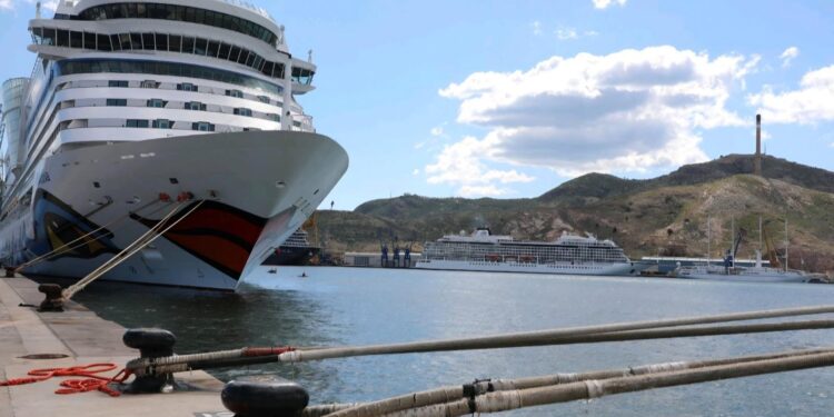 Motril sale a por todas en el mercado de cruceros: busca nuevas navieras y más escalas para disparar su tráfico