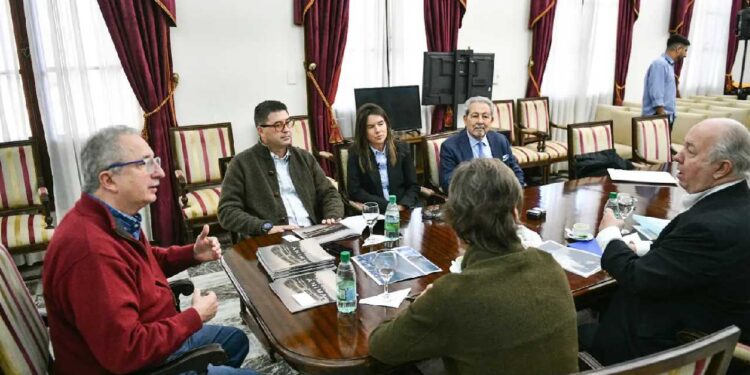 Cruceros por el río Paraná: Passalacqua recibió a directivos de Ánima River Cruises