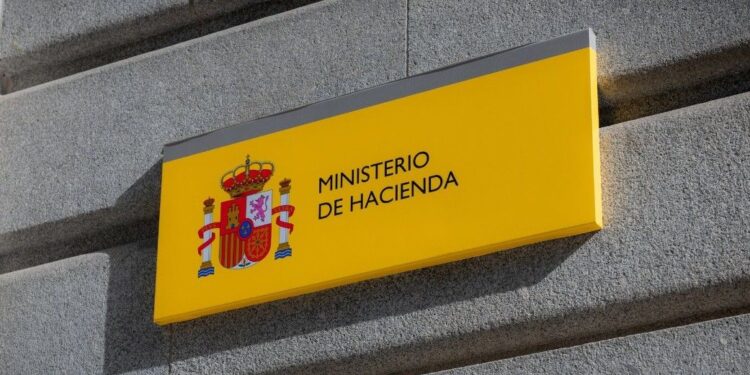 Nuevo recurso contra el megacontrato de viajes del Estado