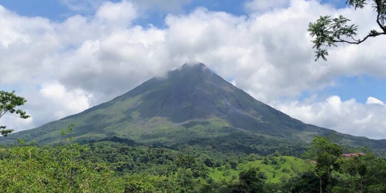 Empresas turísticas de la región Arenal-Fortuna presentaron su oferta ante más de 60 agentes de viajes