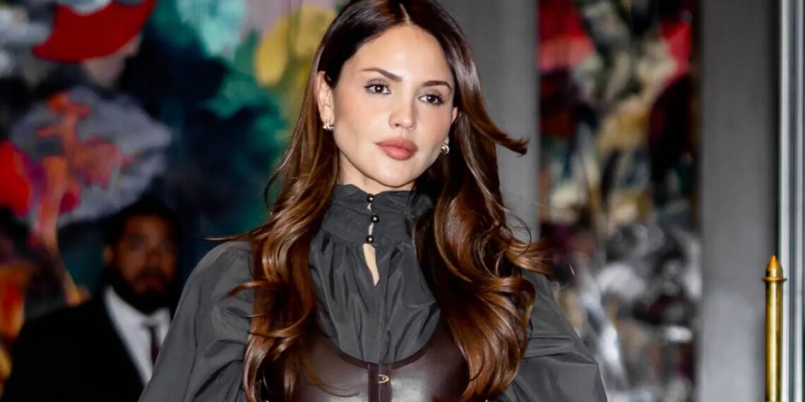 Pantalones skinny con botas de tacón: Eiza González luce elegante con la tendencia de septiembre 2026