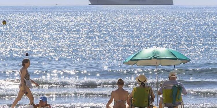 Llega el turno de los pensionistas vascos para coger los viajes del Imserso: estos son los horarios, tandas y tarifas