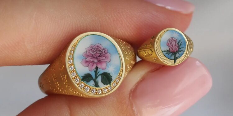 Why Taylor Swift’s Favorite Jeweler Made a Baby Signet Ring for Her Newborn Daughter