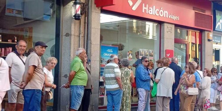Colas antes del viaje del año