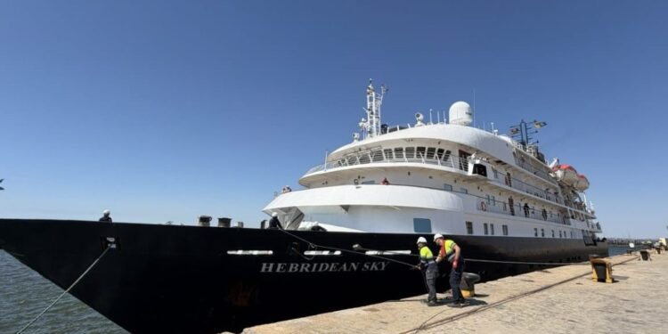 España: Puerto de Huelva recibe por primera vez escala del crucero Hebridean Sky