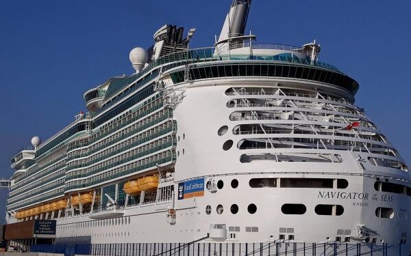 Royal Caribbean modifica itinerario del Navigator of the Seas debido a huracán