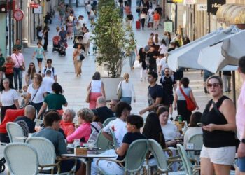 Las terrazas y la calle del Príncipe, a rebosar.
