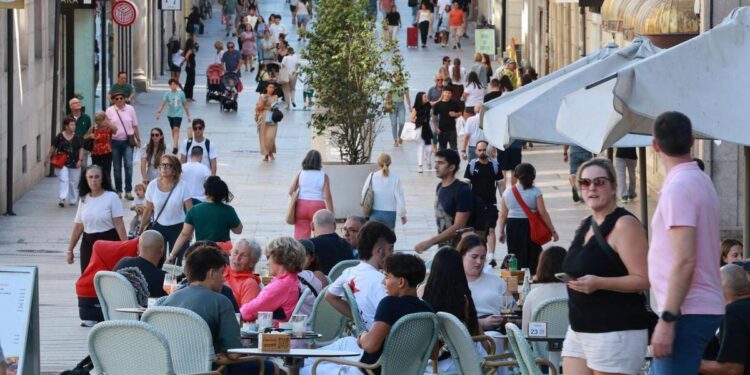Las terrazas y la calle del Príncipe, a rebosar.