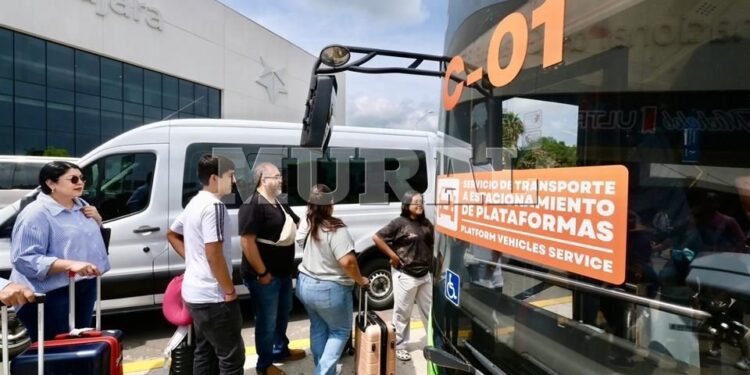 Alcanzan 131 mil viajes en patio de taxis en el Aeropuerto