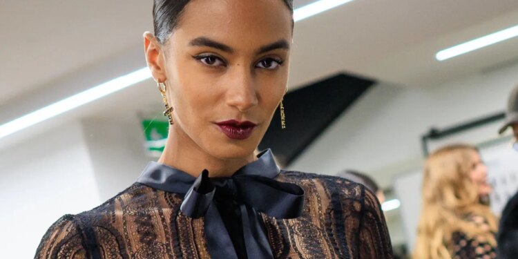 Blusas en tendencia de Otoño-Invierno 2026: Boho, de flores, drapeadas y más