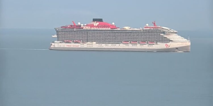 Tres cruceros cancelan arribo a Puerto Vallarta por efectos del huracán Polo