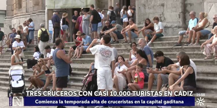 Tres cruceros y 10.000 turistas para comenzar la temporada alta en Cádiz