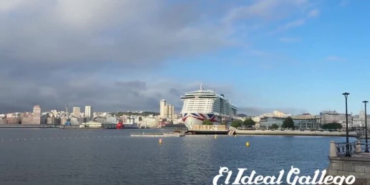 Una triple escala de cruceros por capítulos en A Coruña