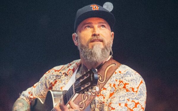 Margaritaville at Sea anuncia a cantante Zac Brown como padrino del nuevo Beachcomber