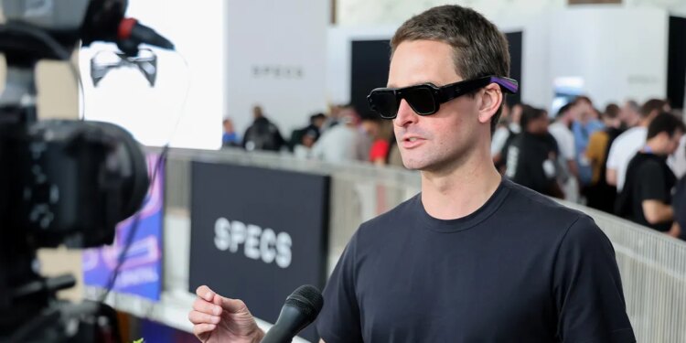 Can Snap’s Evan Spiegel Sell You a Computer for Your Face?