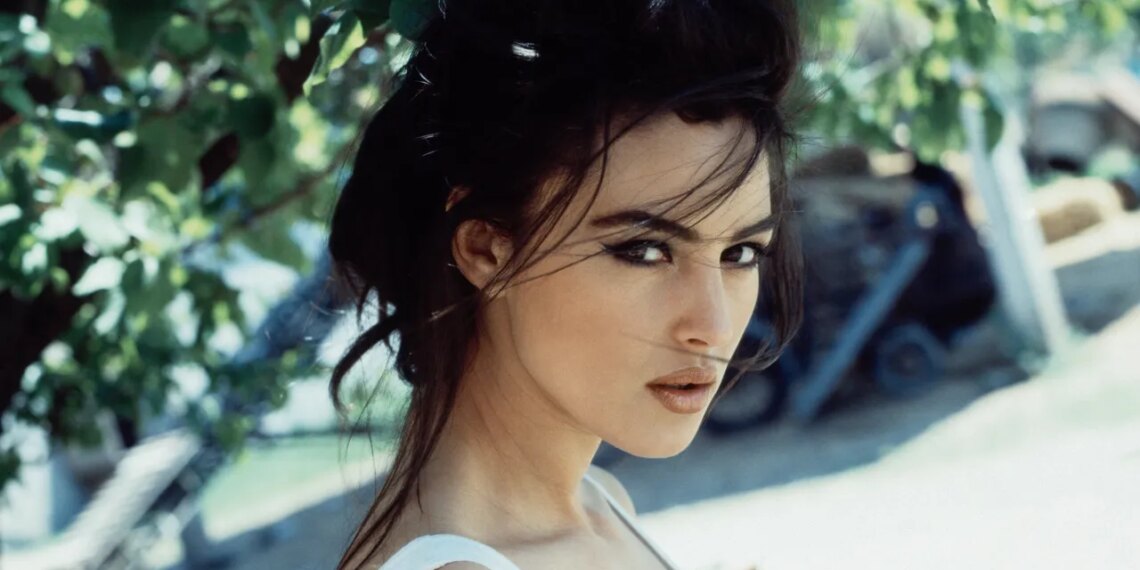 13 of the Best Throwback Photos of a Young Monica Bellucci