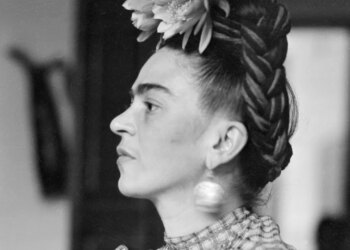 5 peinados inspirados en Frida Kahlo para ser la más elegante en otoño 2026