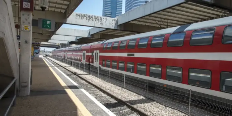 Desde esta noche: viajes gratis en tren y autobuses para las elecciones