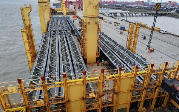 AAL Shipping finaliza campaña de nueve viajes para construcción de puente en Melbourne