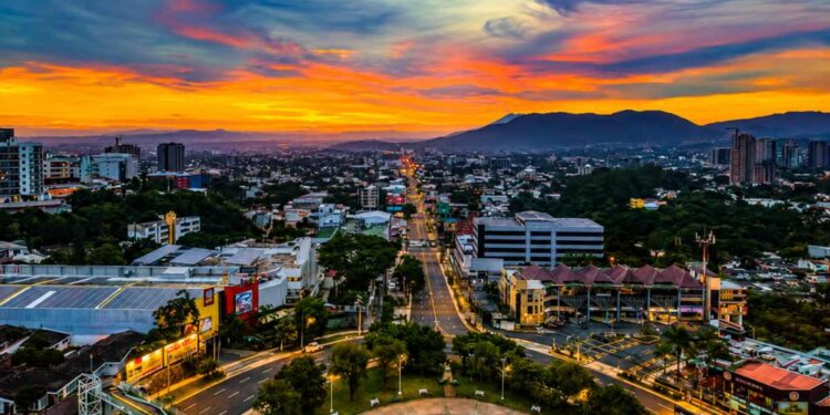 Agencias hondureñas promocionan viajes a El Salvador