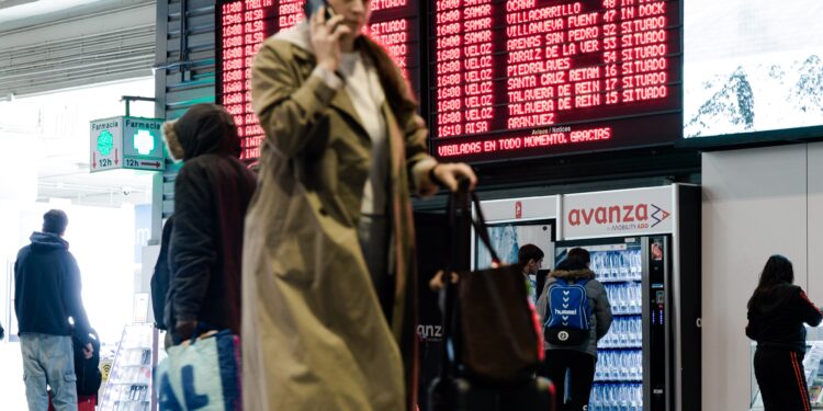 Agencias de viajes piden recurrir la norma que les obliga a devolver gastos de gestión de billetes aéreos