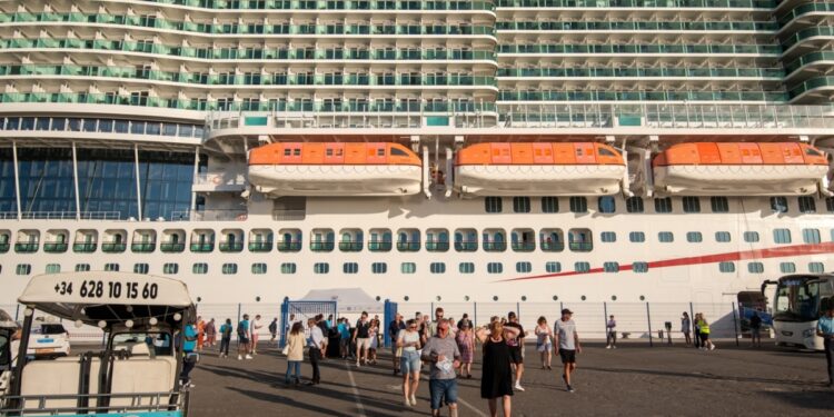 El 'otoño caliente' de los cruceros sigue en Alicante: nueva ronda con 6 escalas y 17.000 pasajeros